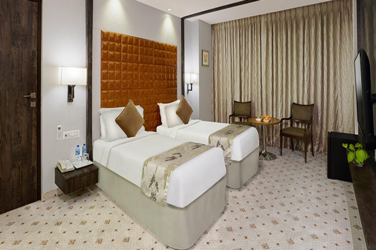 Regenta Central Hotel&Convention Centre Nagpur Buitenkant foto