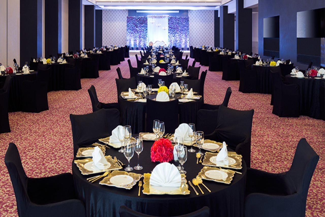 Regenta Central Hotel&Convention Centre Nagpur Buitenkant foto