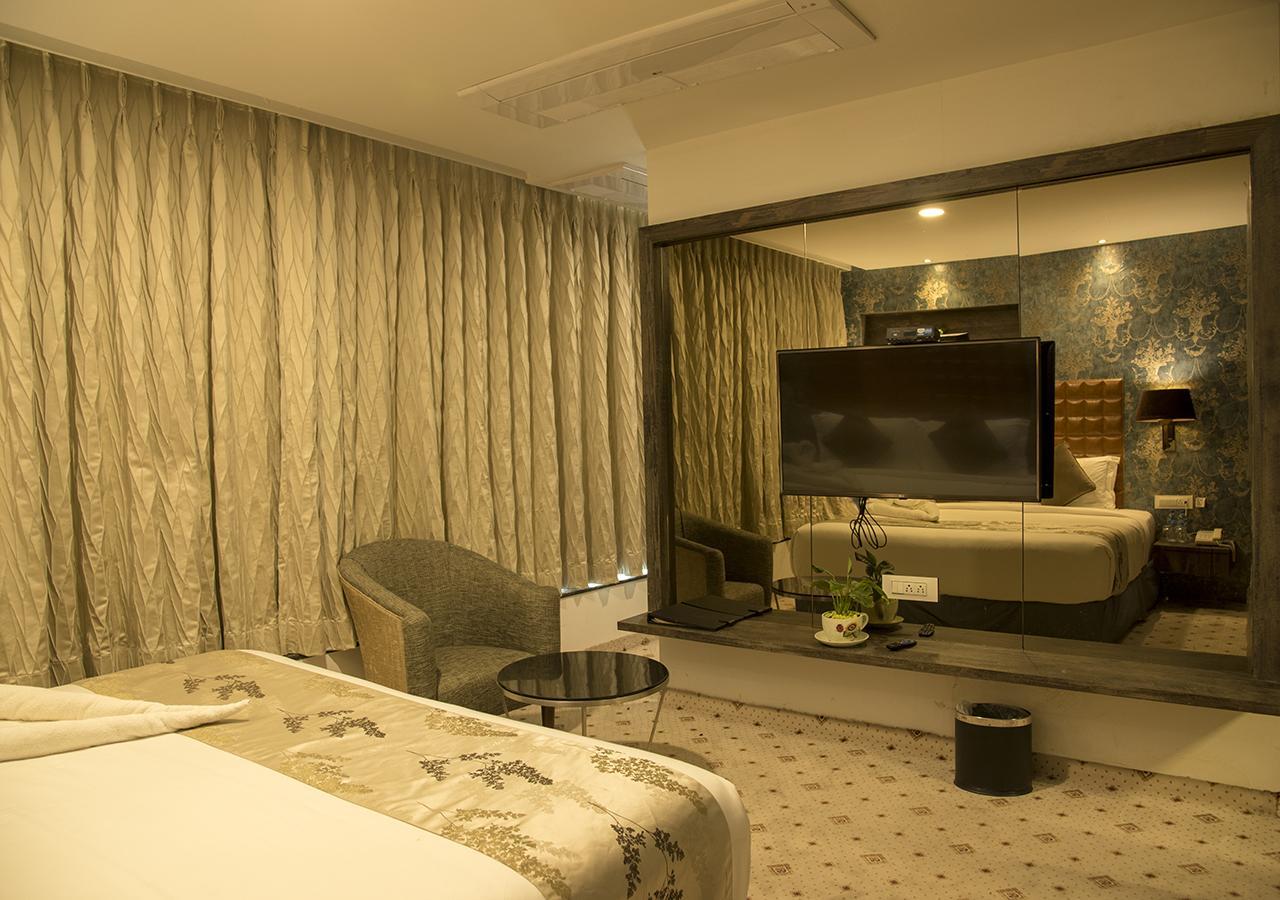Regenta Central Hotel&Convention Centre Nagpur Buitenkant foto