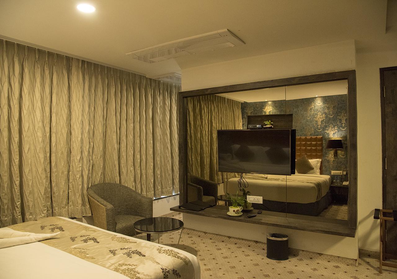 Regenta Central Hotel&Convention Centre Nagpur Buitenkant foto