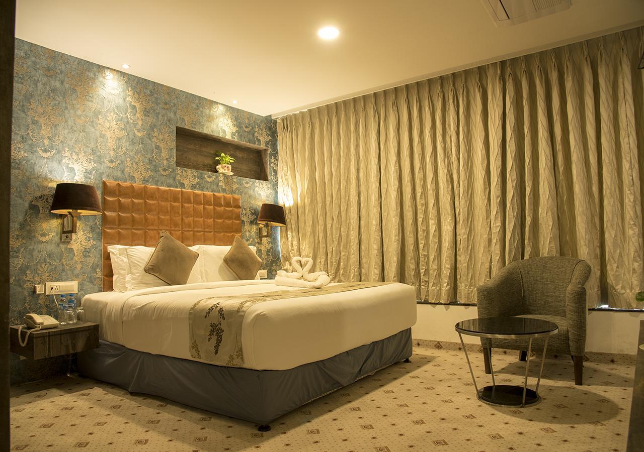 Regenta Central Hotel&Convention Centre Nagpur Buitenkant foto