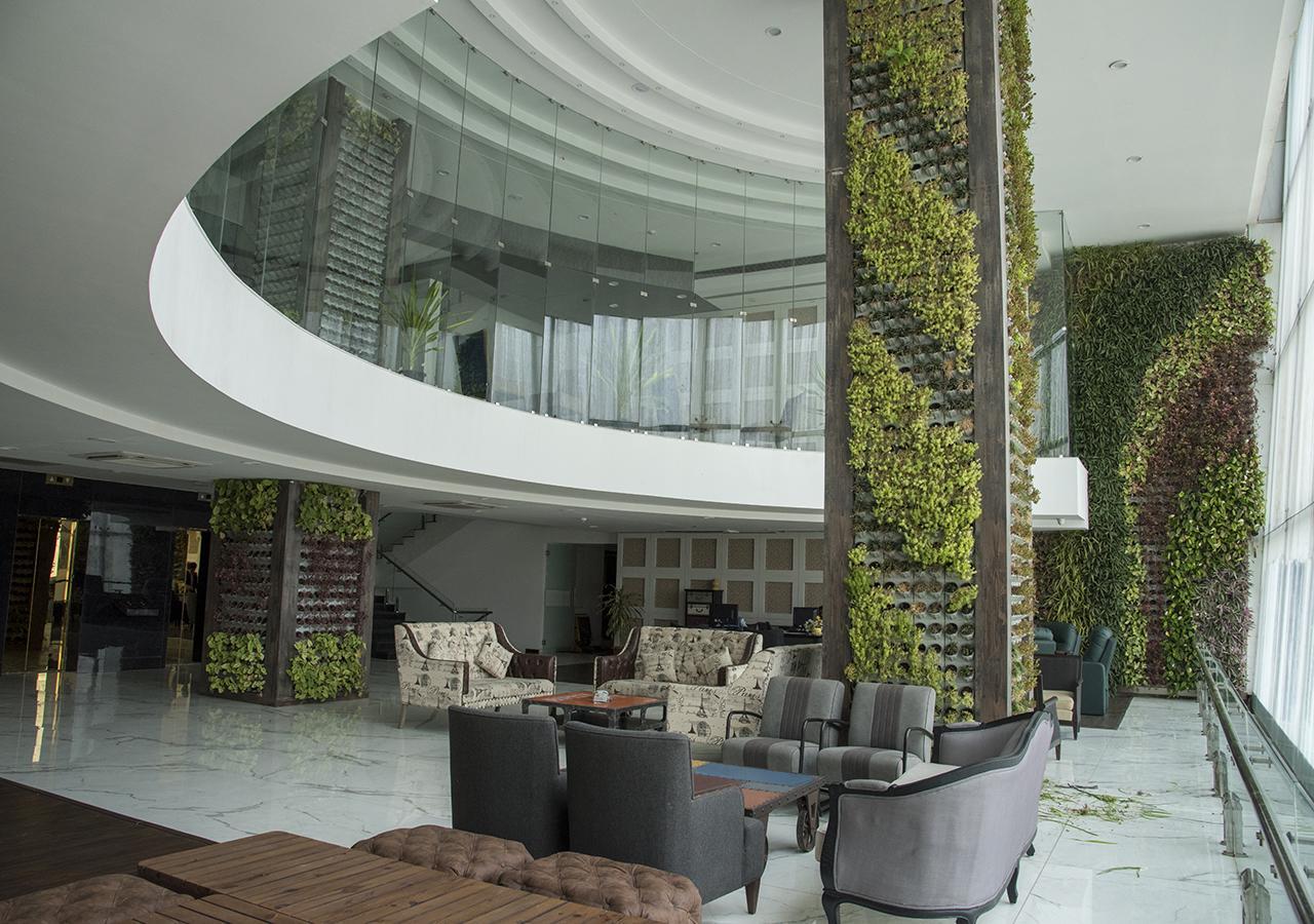 Regenta Central Hotel&Convention Centre Nagpur Buitenkant foto