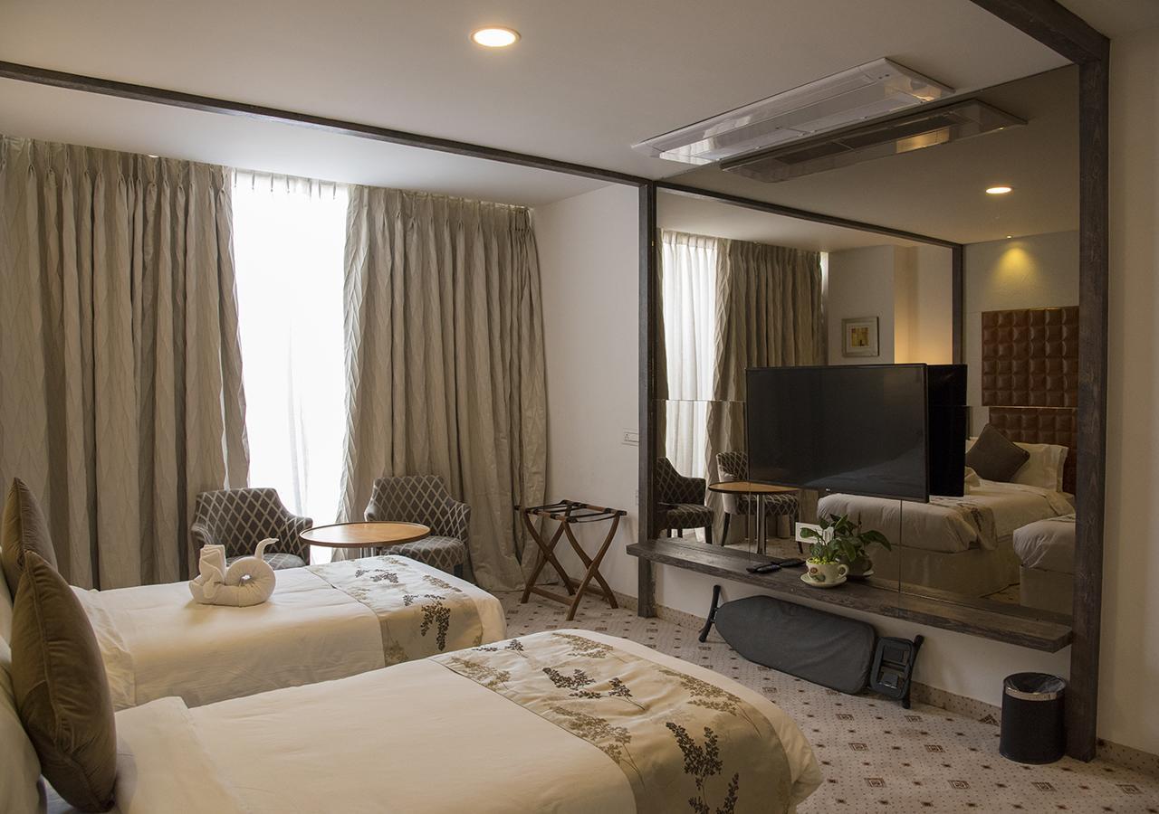 Regenta Central Hotel&Convention Centre Nagpur Buitenkant foto