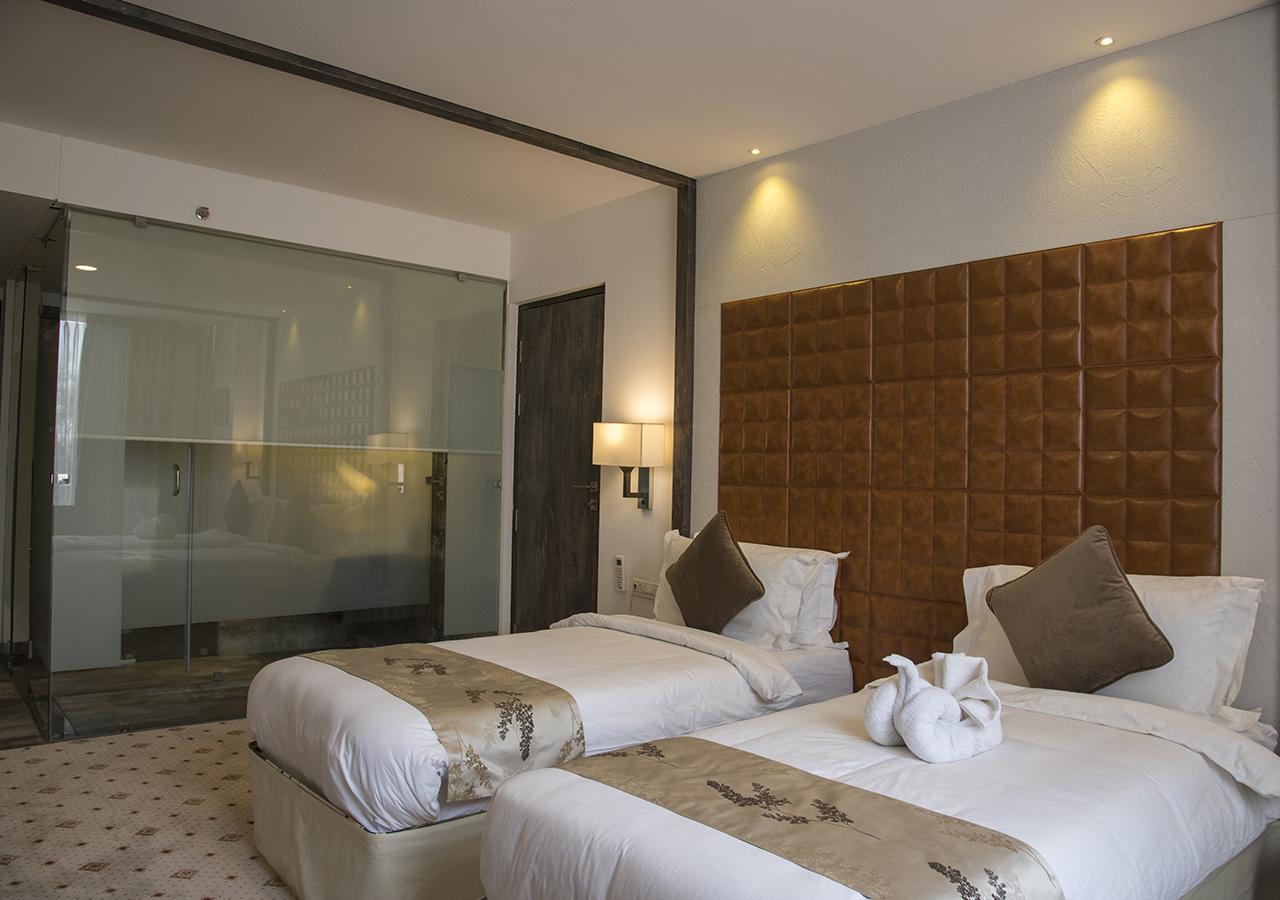 Regenta Central Hotel&Convention Centre Nagpur Buitenkant foto