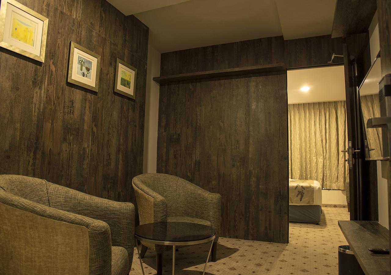 Regenta Central Hotel&Convention Centre Nagpur Buitenkant foto