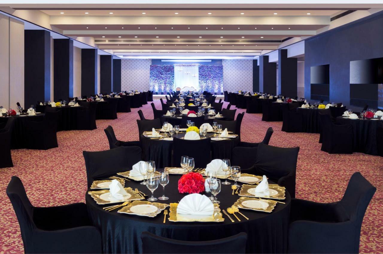 Regenta Central Hotel&Convention Centre Nagpur Buitenkant foto